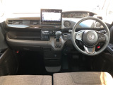 【インパネ全体】手が届きやすく、どなたでも運転しやすいです。シンプルで使いやすい設計になっています!