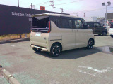 当社は全車、無料の「ワイド保証」付き。さらにプラス1年、2年の保証延長をご希望される方には有料で用意してます。全国2000以上の日産サービス工場がご愛車をサポートしてくれます。安心