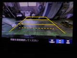バックカメラの画像です。ガイドラインがスムースな車庫入れをサポートいたします。車庫入れの安心感がアップしますね。