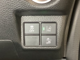 Hondaセンシング用の、VSA(ABS+TCS+横滑り抑制)解除と路外逸脱抑制機能のオンオフスイッチなどはハンドルの右側に装備しています。