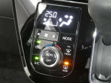 【オートエアコン】車内温度を感知して自動で温度調整をしてくれるのでいつでも快適な車内空間を創り上げます!どの席に座っても快適なドライブが楽しめます♪