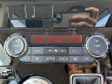 ◆デュアルオートエアコン◆運転席と助手席それぞれで温度の調節が可能なオートエアコンを装備。