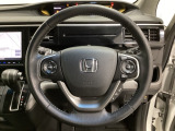 ハンドルにHondaセンシング系のクルーズコントロールやレーンキープアシストなどのスイッチと、オーディオの操作スイッチが装備されています。ハンドルから手を離さず安全に操作できます。