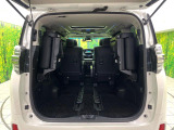 【パワーバックドア】スマートキーや運転席のボタンを押すだけでリアゲートが自動で開閉します!荷物を持っている時や、高い位置にあるバックドアを閉める際に便利な機能です♪