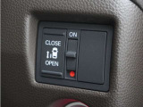 ◆片側電動スライドドア◆狭い駐車場でも乗り降りが楽々♪お子様が隣の車にドアを当ててしまう心配もございません!小さなお子様連れの方もこれで安心。