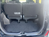 3列目シートを跳ね上げると広い荷室としてもお使いになれます!