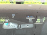 【シティブレーキアクティブシステム】低速走行中に前方の車両等を認識し、衝突しそうな時は警報とブレーキで衝突回避と被害軽減をアシスト。より安全にドライブをお楽しみいただけます。