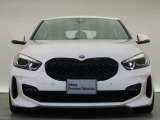 【キドニーグリル】BMWの代名詞。一目見ただけでBMWであると認識できる確固たるアイコンとして存在感を放ちます。