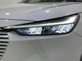 明るく安心感のあるLEDヘッドライトとLEDフォグを採用。ウィンカーと連動し交差点などで進行方向の内側を照らし、歩行者などをより見やすくするアクティブコーナーリングライトとオートハイビームも装備