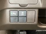 VSA装備車です。VSAはドライバーの操作と車の動きを見守っています。もし車の挙動が乱れたとき、4輪別々にブレーキをかけたり、エンジンパワーをしぼることによって車を安定させます。
