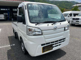 エクステリアに付きましても、走行距離46,000Kmのお車ですから使用感や経年劣化が見られますが、修復歴や走行に支障をきたす様なダメージはありません。
