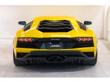 Giallo Spica / Style package / Exterior details in visible carbon fiber / Carbon fiber engine Bonnnet / Interior carbon fiber package  / Visibility and light package