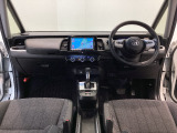 【前方視界】開放的な前方視界!運転がしやすく疲れにくいです♪窓が大きく、見通しがとっても良いおクルマですよ♪