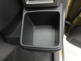 【カップホルダー】エアコン吹き出し口下部に設置されていますので使いやすさバッチリ!運転席から手の届くちょうどの位置です!