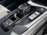 SPORT、ECO、NORMALの3種類のドライブモードを設定☆SPORTモードでは、より力強い加速感☆前後の動きのみで操作できる新デザインの電制シフト☆スイッチ式のパーキングです☆