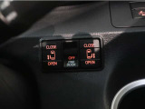 運転席から後列のスライドドアを開閉する事ができます。