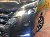 【LEDヘッドライト】悪天候や夜間走行時も良好な視界を確保し安心して運転できる高輝度LEDヘッドライトを装備!点灯速度が早く、消費電力も抑えられています。