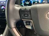 運転中、オーディオの操作をしてて、ハッとしたことはありませんか?ステアリングスイッチは、運転中でもハンドルでオーディオの操作が可能です。安全なドライブをサポートします。