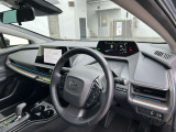 長く過ごす運転席なので、運転される方の事を考えてスイッチやレバー類は操作のしやすい位置に配置されています。