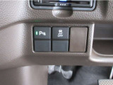 パーキングセンサーや横滑りを防ぐVSA等のスイッチ類は運転席の右側、手の届きやすい位置にあります。