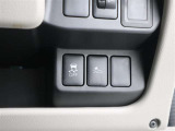 各スイッチ類が使いやすい位置にレイアウトされています。便利な機能をご利用ください。