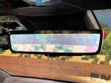 【デジタルインナーミラー】後席の大きな荷物や同乗者で後方が確認しづらい時でも安心!カメラが撮影した車両後方の映像をルームミラー内に表示。クリアな視界で状況の確認が可能です!
