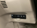ハンドルの左下にETCがついています。高速道路の料金所の通過も楽々です。 カードの取り出しもしやすい場所についています。