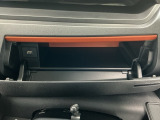 【グローブボックス】収納スペースが沢山あるので車内が散らからずに助かります。ちょっとした物を入れるのにいいですね♪