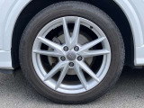 18インチ純正アルミホイール装備 全車両に標準装備の純正アルミホイールは、純正ならではのバランスの良いデザインと、走行安定性をお楽しみ頂けます。