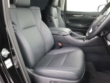 パワーシート搭載。微妙な調整が手軽にでき、ピッタリのポジションで運転することが可能です。
