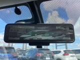 インテリジェント ルームミラーです。車両後方のカメラ映像をミラー面に映し出します。