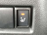 【運転席シートヒーター】寒い日に重宝するシートヒーター!エアコンより早く温まってくれるので寒がりの人も安心ですね♪エアコンの温風は乾燥するから苦手、という方にもをおすすめです。