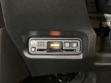 ハンドルの左下にETCがついています。高速道路の料金所の通過も楽々です。 カードの取り出しもしやすい場所についています。