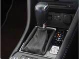 【シフトレバー】シフトもとても操作しやすいデザインになっております。運転する人の事を第一に考えた操作性の高い仕様です。