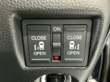 【両側パワースライドドア】両側がパワースライドドアになっており、運転席のスイッチやスマートキーでも開閉が可能です!開口部も広いので乗り降りも楽々♪