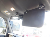 日差し除けのバイザー付きで便利ですね☆