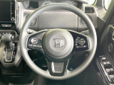 インテリアに合わせたデザインのステアリングは、運転される方のことも考え、運転しやすい形状、大きさです。是非一度、実際に触ってお確かめください。