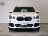 【キドニーグリル】BMWは約90年もの間、ほぼ全ての車両にひと目でBMWだと分かるこの特徴的なフロントグリルが備えられ、デザイン・アイコンとして親しまれてきました。