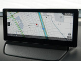 マツダコネクトの8.8インチワイドセンターディスプレイです。『Android Auto』『Apple CarPlay』や独自のコネクテッドサービスに対応したインターフェイスシステムです。