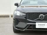 北欧流のラグジュアリーを体現したXC60。伝統的なスカンジナビアン・デザインを継承しながら、躍動感にあふれ優雅な雰囲気を身にまとう、新しい潮流を具現化したスタイリングです。