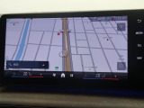 【純正ナビゲーション】BMWのナビゲーションは操作性も良く、詳細な地図情報と交通状況を見やすく表示し、快適なドライビングをサポートしながら目的地までナビゲートします。