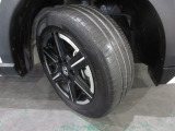 215/60R16インチ純正アルミホイール。