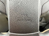運転席側エアバックです。万が一の時に安心です