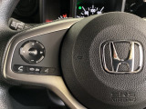 ステアリングスイッチがついていますので、オーディオのチャンネル変更、ボリューム、ジャンル変更が操作可能です。ハンドルから手を離さず安全に操作できます。