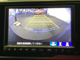 【リアカメラ】後方の距離感や障害物を、モニター越しにそっと教えてくれる機能です。見えにくい場所を確認できる安心感が、落ち着いたハンドル操作を支えます。
