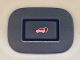 【パワーバックドア】スマートキーや運転席のボタンを押すだけでリアゲートが自動で開閉します!荷物を持っている時や、高い位置にあるバックドアを閉める際に便利な機能です♪