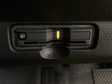 ハンドルの左下にETCがついています。高速道路の料金所の通過も楽々です。 カードの取り出しもしやすい場所についています。
