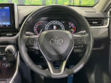 【純正革巻きステアリング】上質な革を使用することで、手にしっかり馴染みとても運転しやすいハンドルです♪