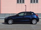 純正ホイールカバーで全体的にデザインがまとまっています。車も人も、オシャレはまずは足元からですね。