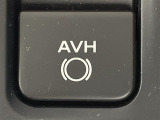 【オートビークルホールド(AVH)】システムがONのとき、信号待ちなどの停止中に、ブレーキペダルから足を離してもブレーキがかかったまま保持されます!